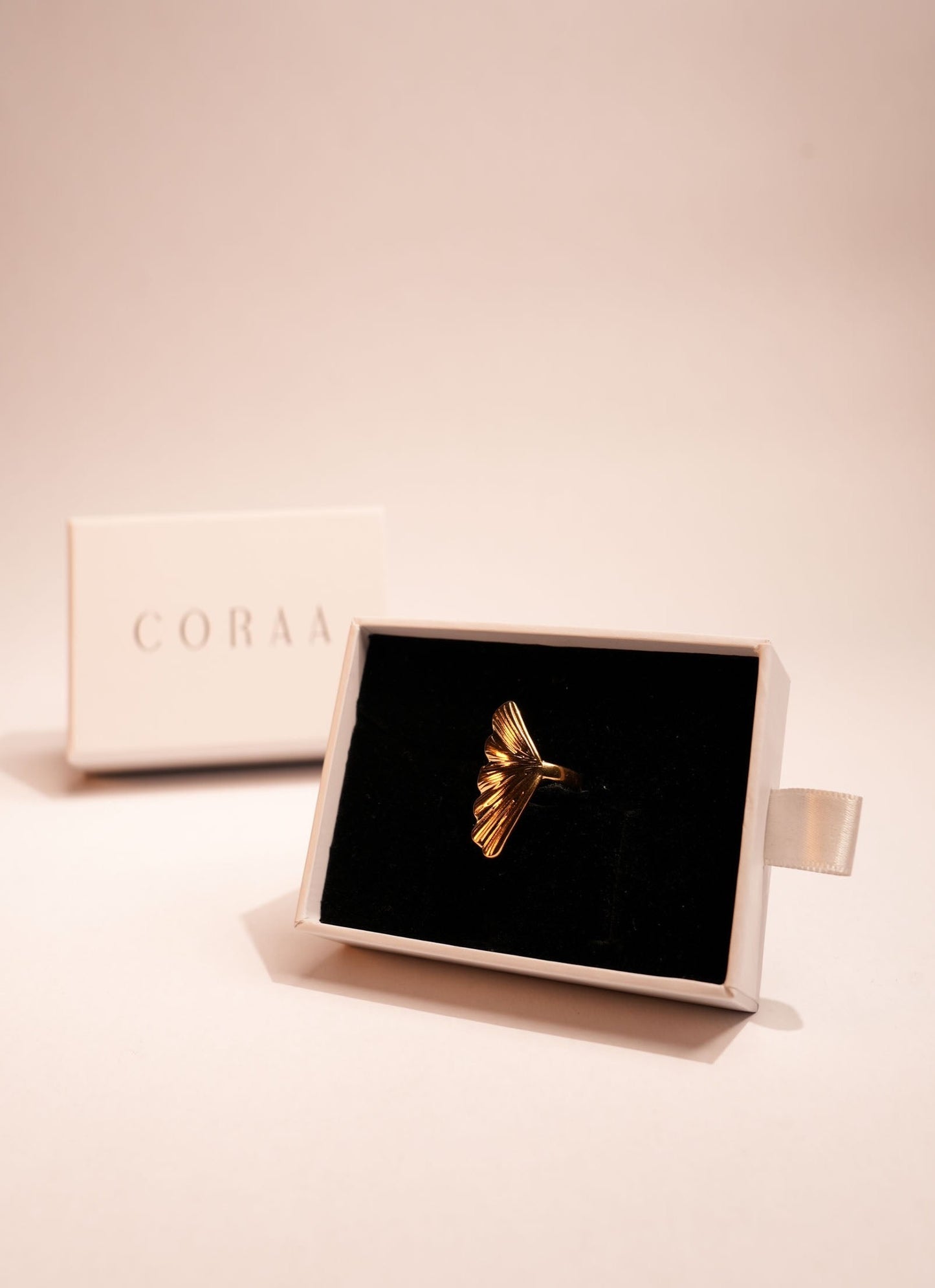 UNIQUE 18K GOLD