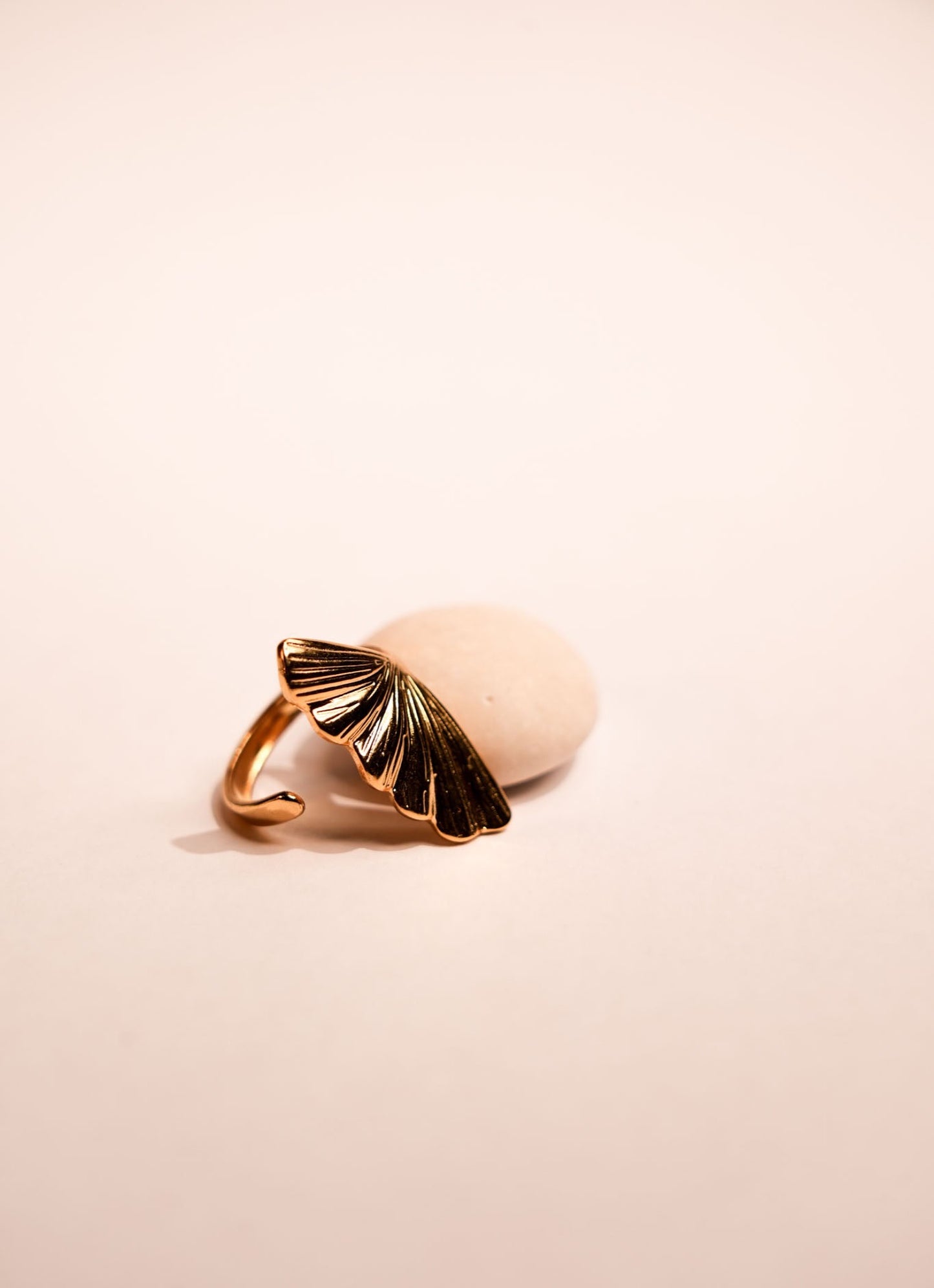 UNIQUE 18K GOLD